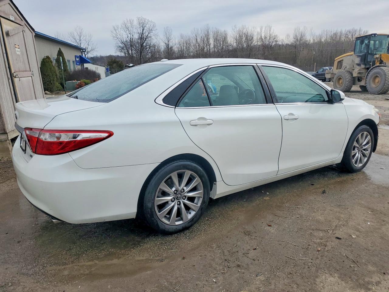 2017 TOYOTA CAMRY XLE photo 5