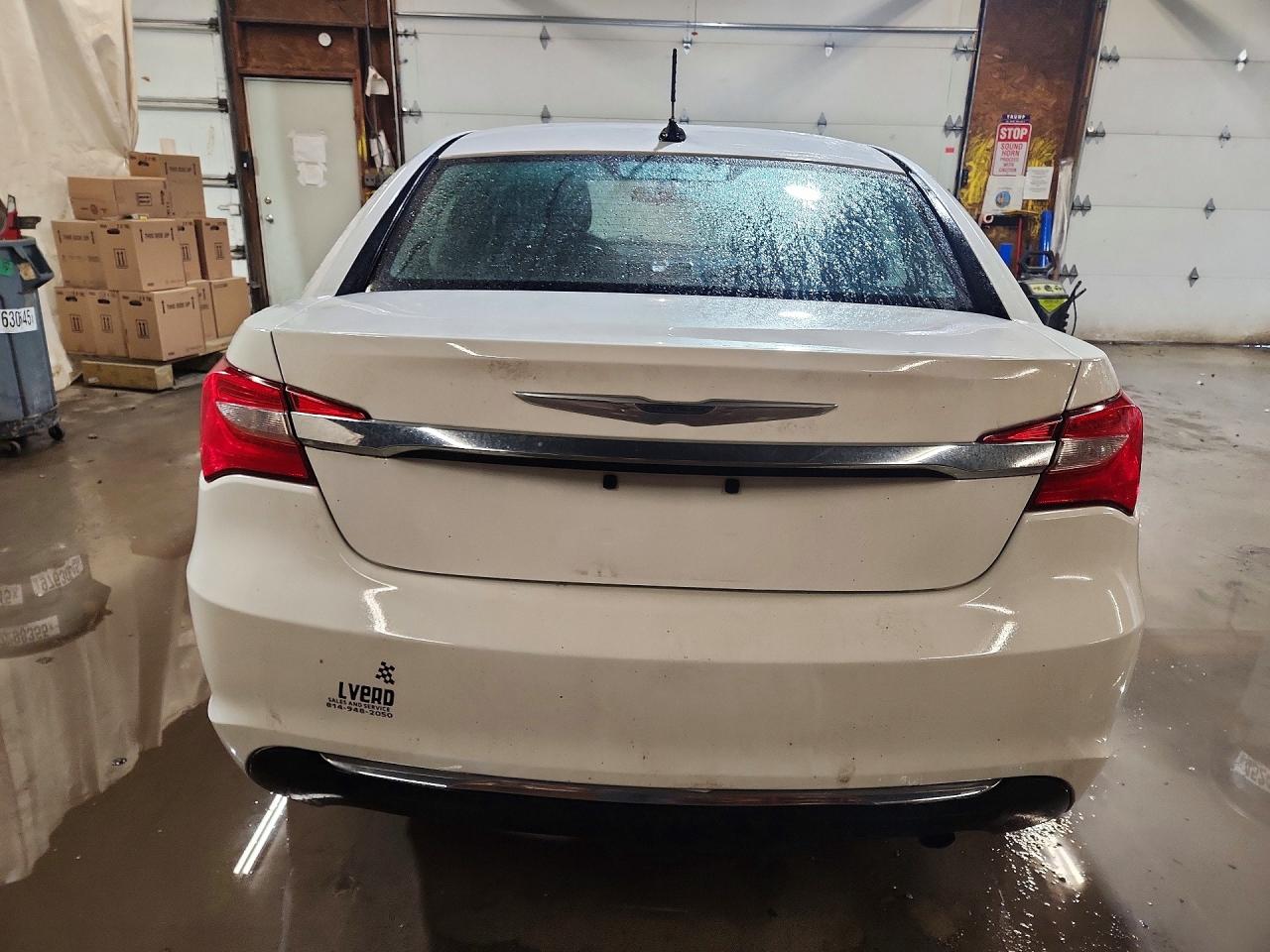 2013 CHRYSLER 200 LX photo 6