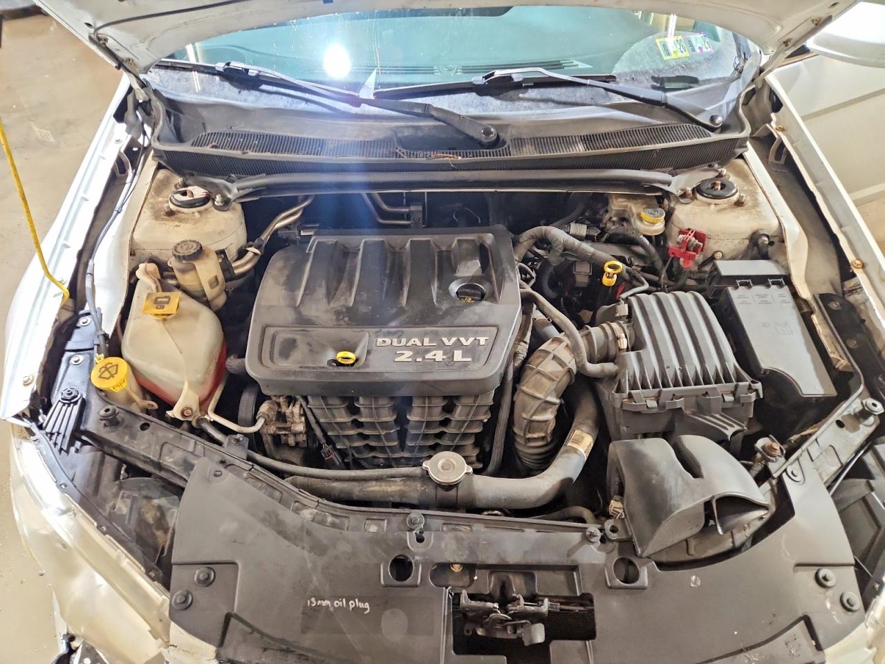 2013 CHRYSLER 200 LX photo 11