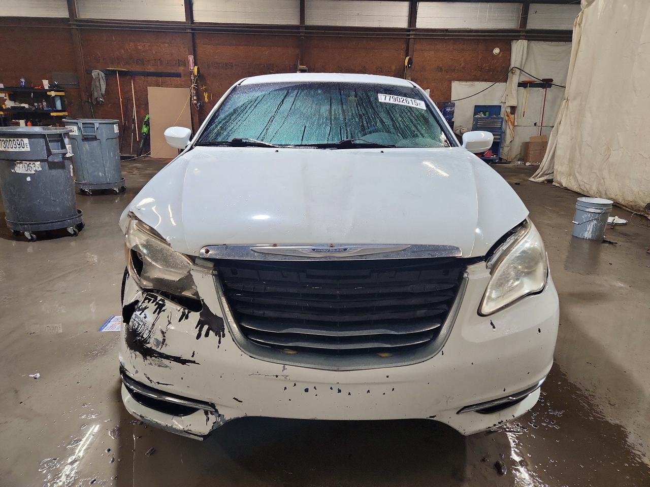 2013 CHRYSLER 200 LX photo 5