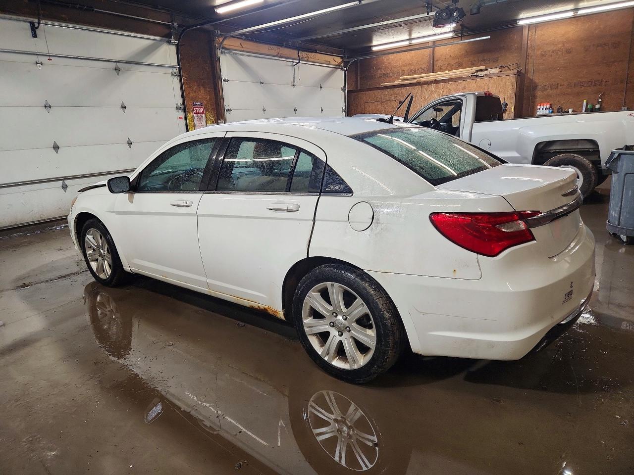 2013 CHRYSLER 200 LX photo 2