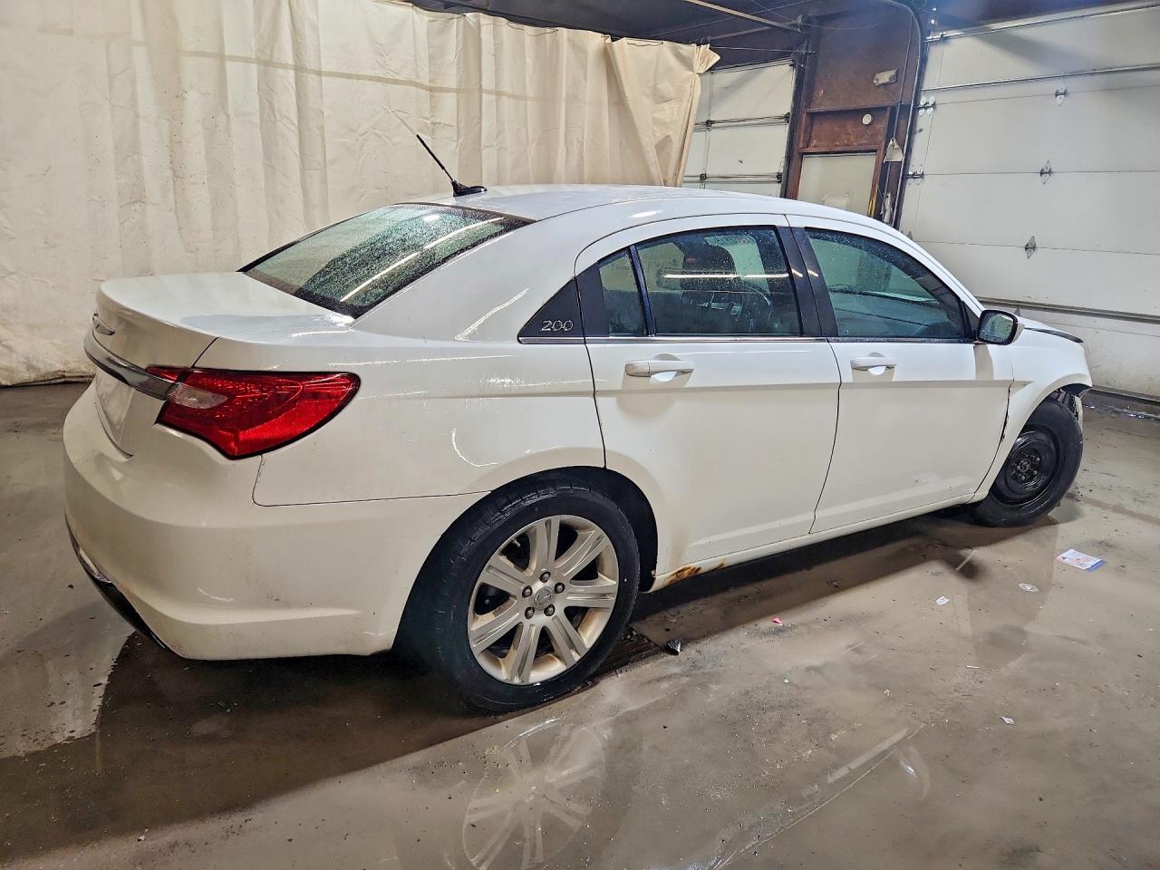 2013 CHRYSLER 200 LX photo 3
