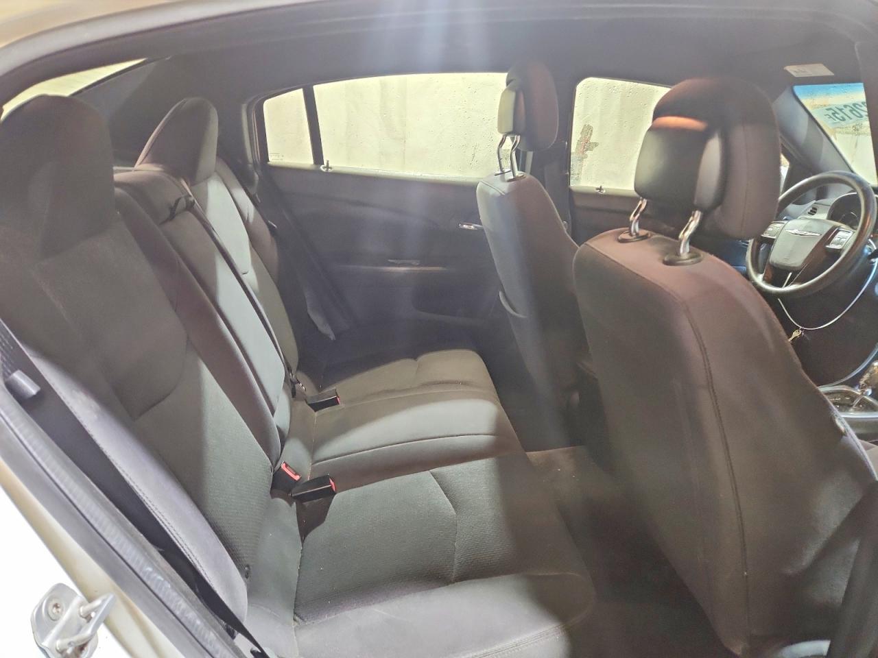 2013 CHRYSLER 200 LX photo 10