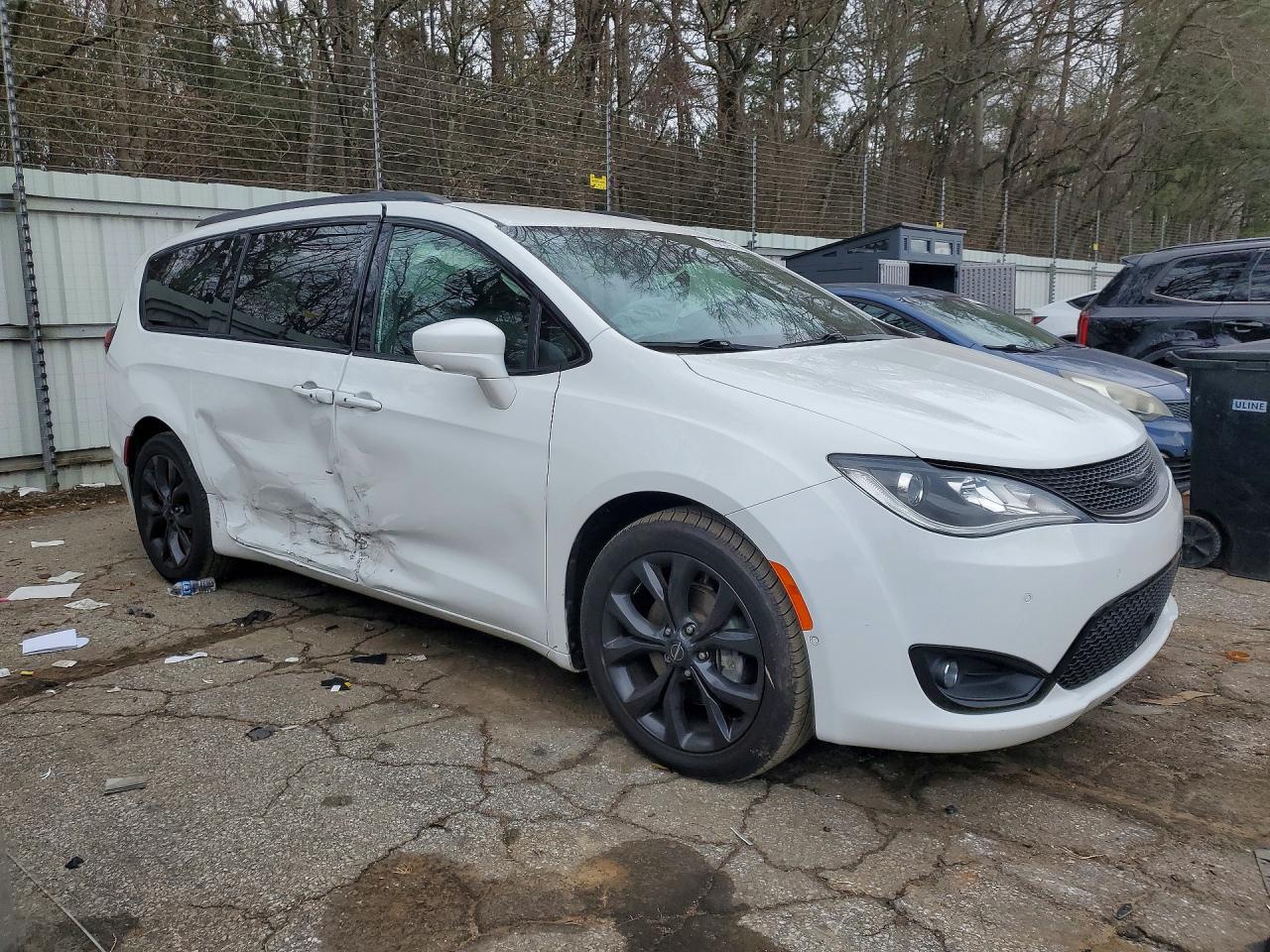 2019 CHRYSLER PACIFICA TOURING L PLUS photo 10