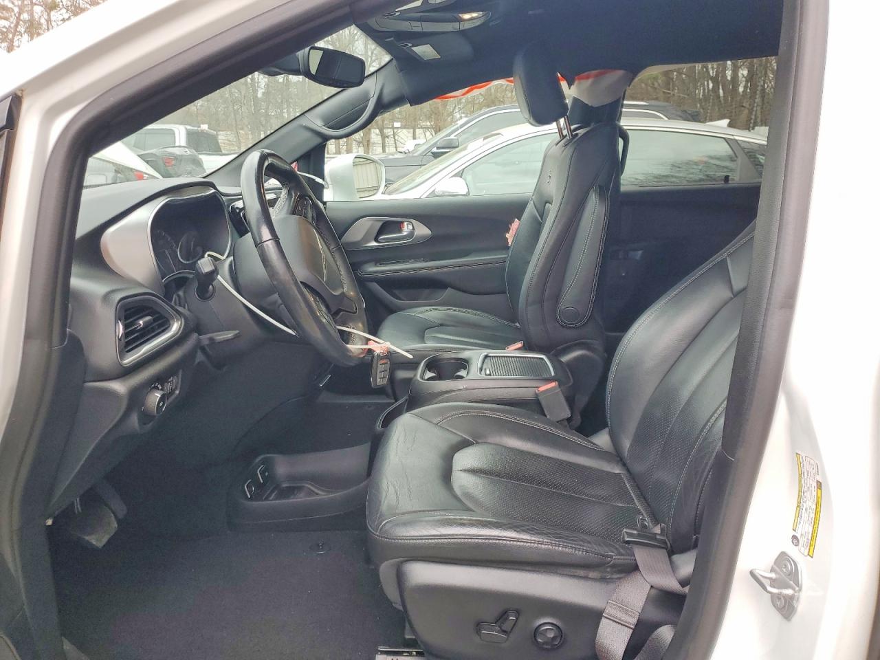 2019 CHRYSLER PACIFICA TOURING L PLUS photo 19