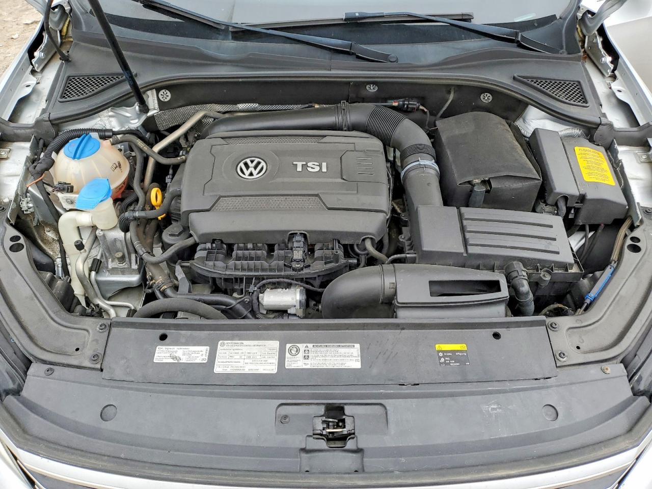 2017 VOLKSWAGEN PASSAT R-LINE photo 21