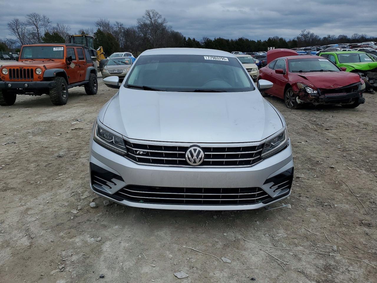 2017 VOLKSWAGEN PASSAT R-LINE photo 9