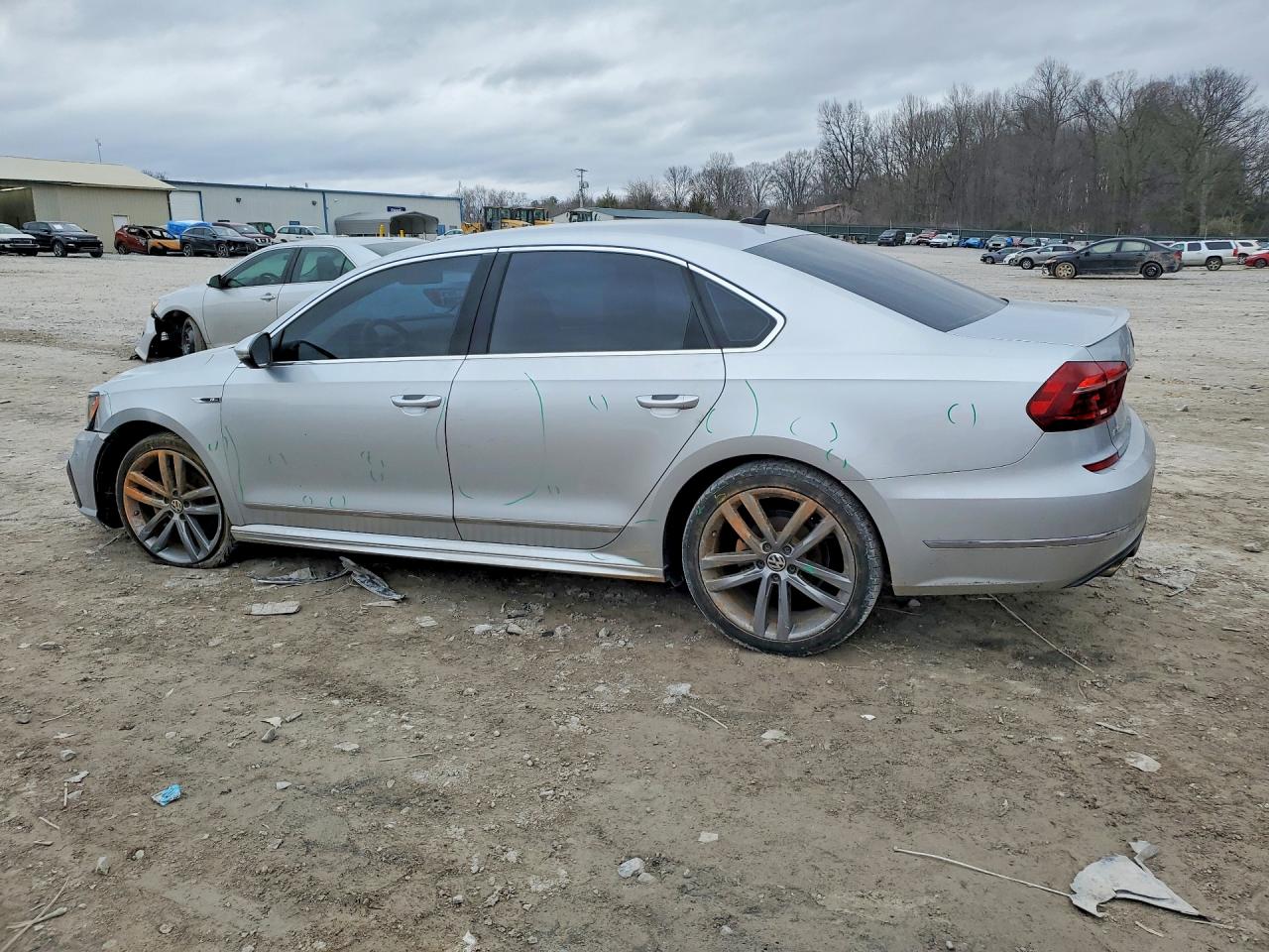 2017 VOLKSWAGEN PASSAT R-LINE photo 3