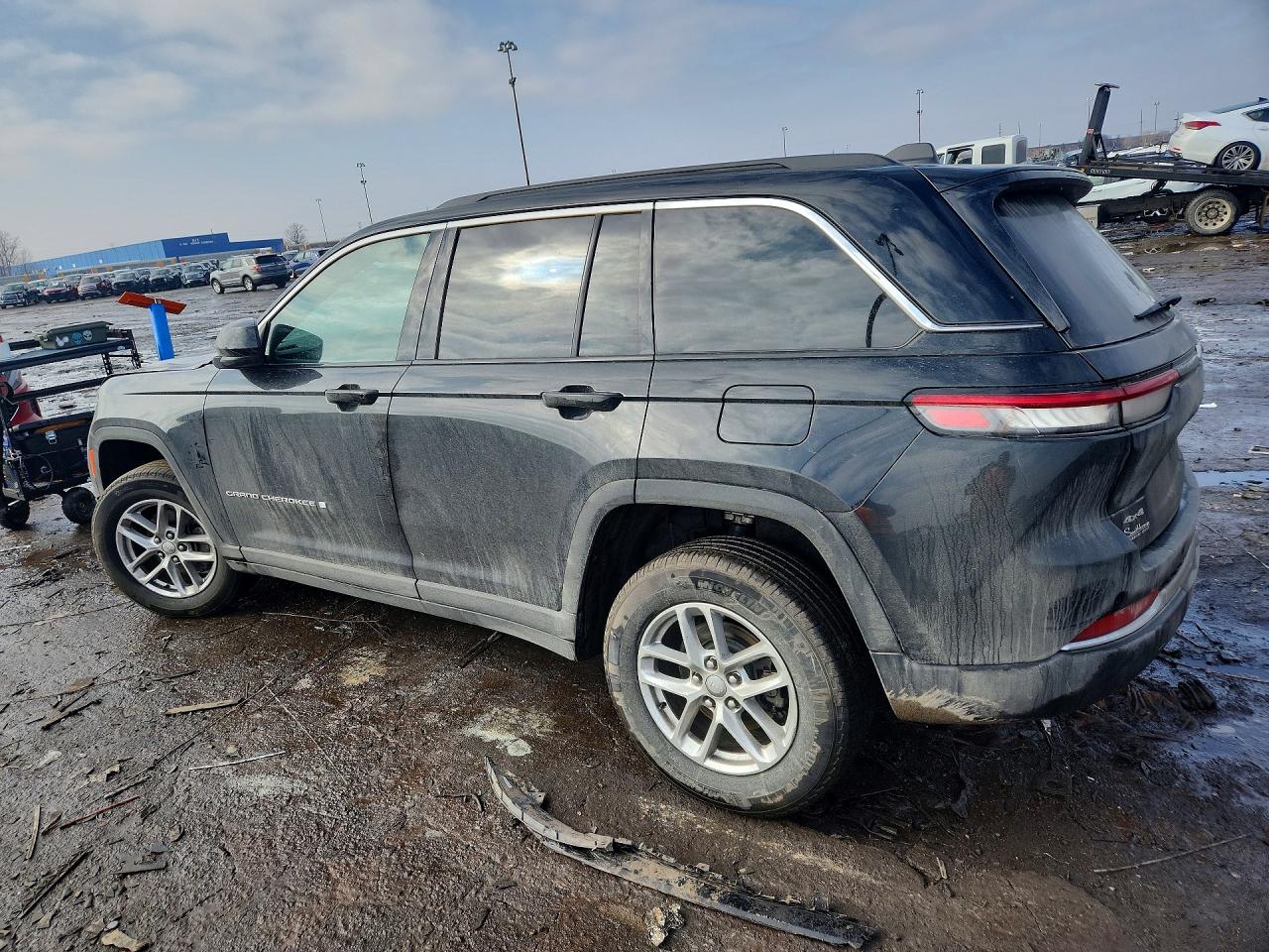 2024 JEEP GRAND CHEROKEE LAREDO photo 4