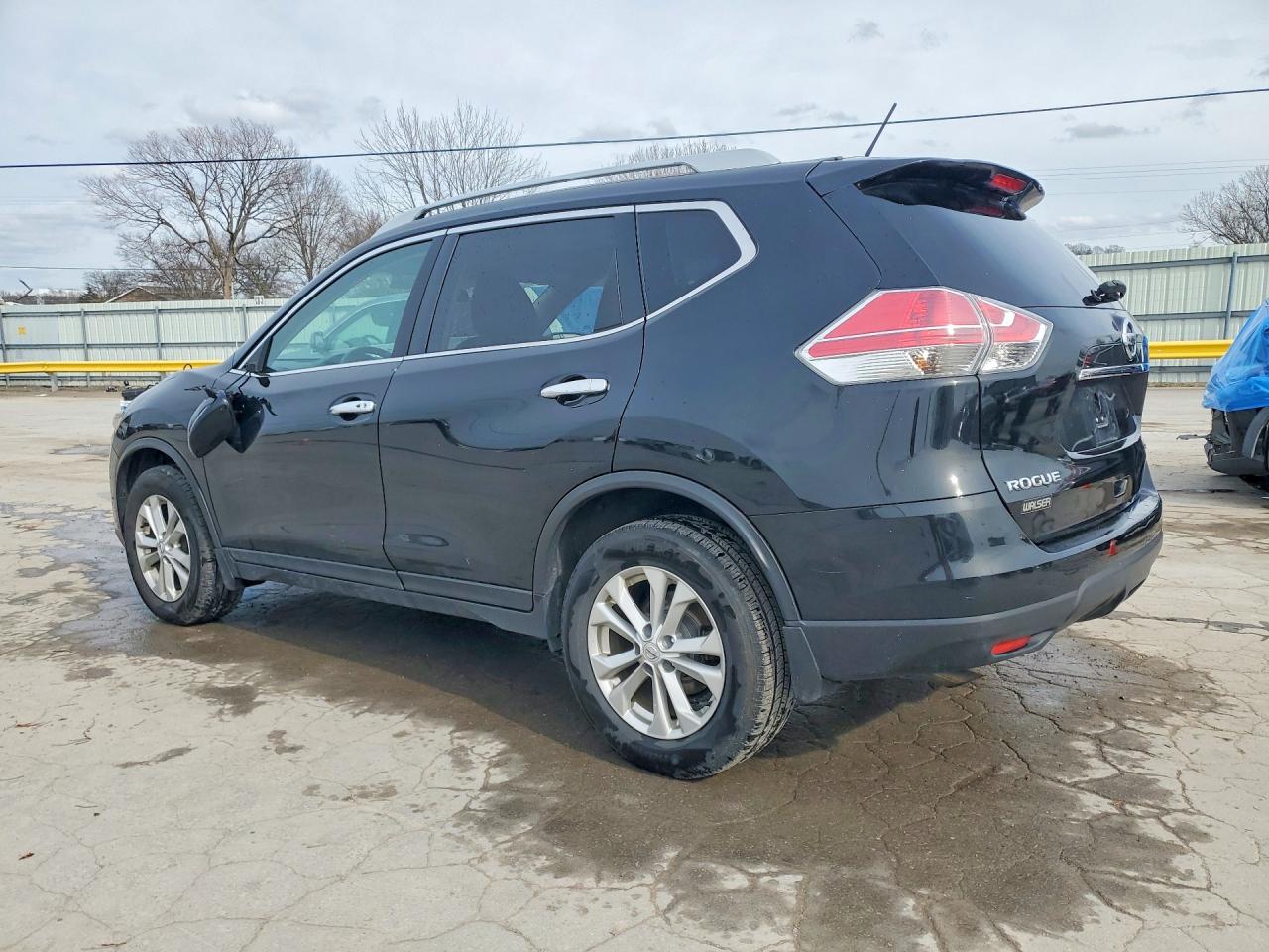 2016 NISSAN ROGUE SV photo 4