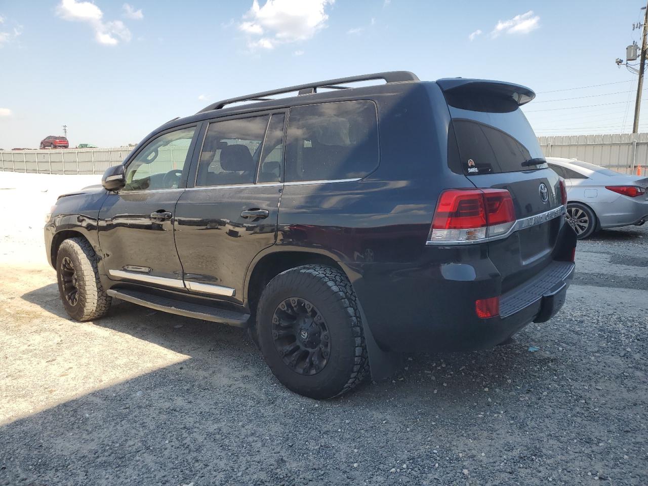2018 TOYOTA LAND CRUISER photo 2