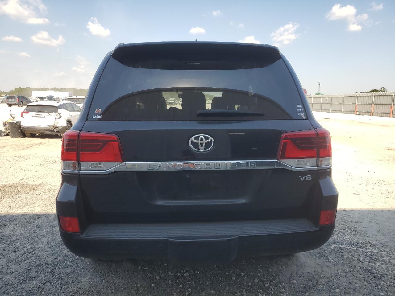 2018 TOYOTA LAND CRUISER photo 6