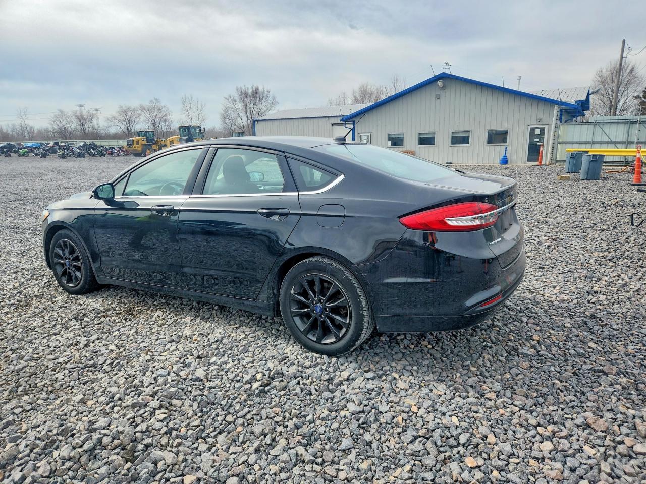 2017 FORD FUSION SE photo 2