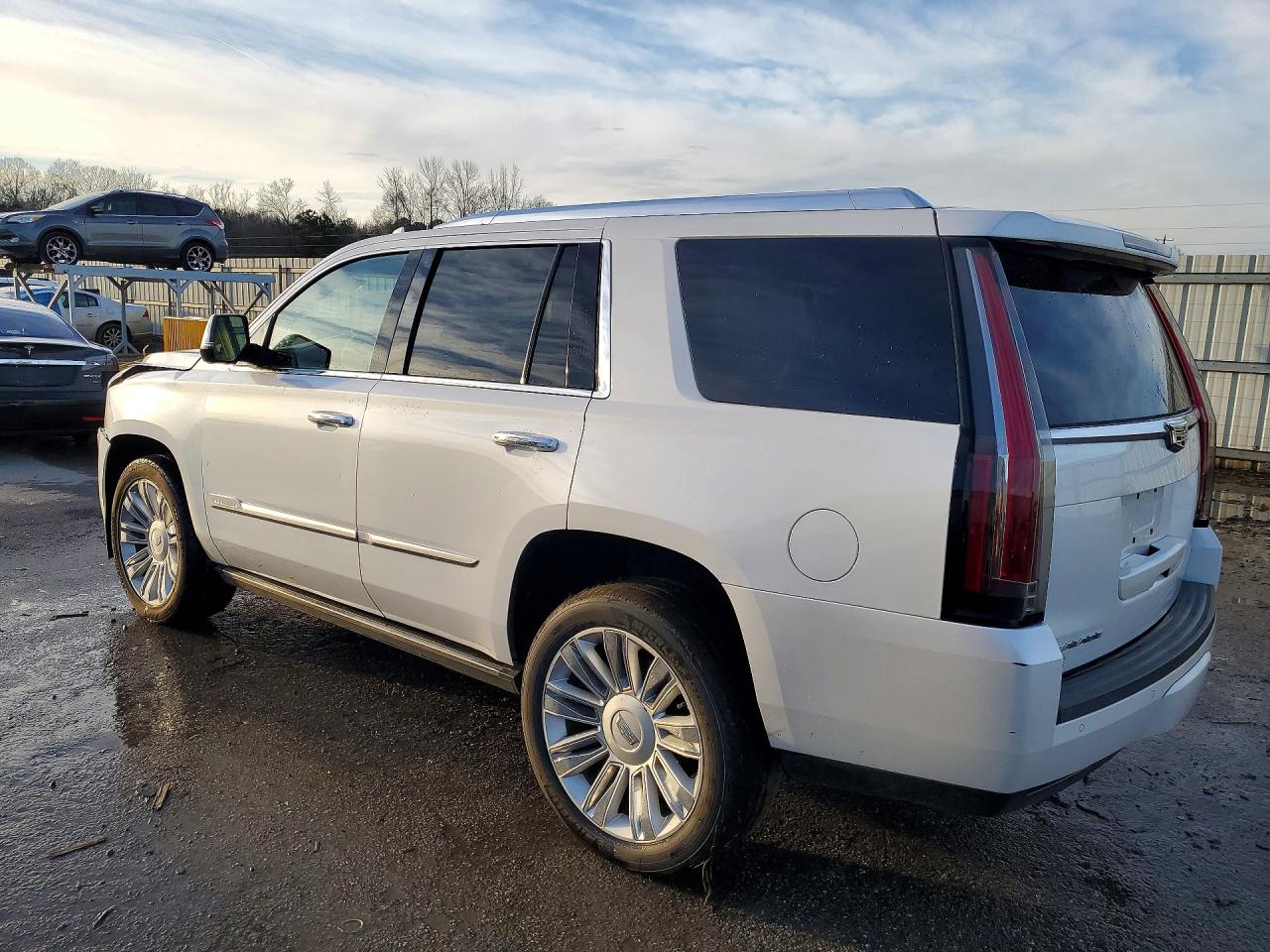 2016 CADILLAC ESCALADE PLATINUM photo 2