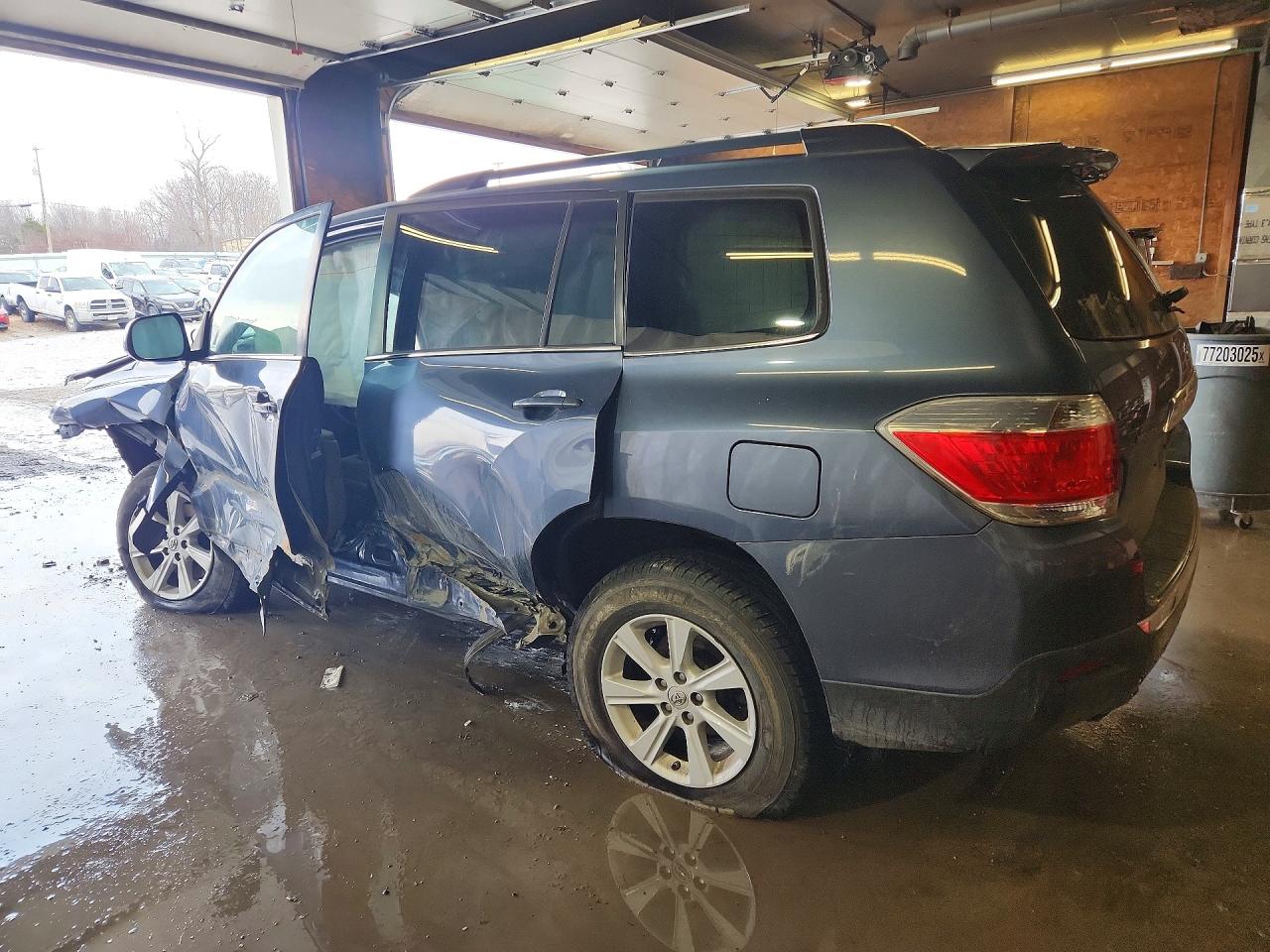 2013 TOYOTA HIGHLANDER PLUS photo 4