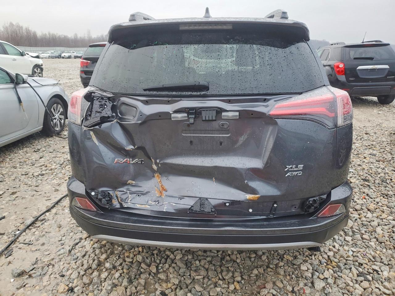 2017 TOYOTA RAV4 XLE photo 6