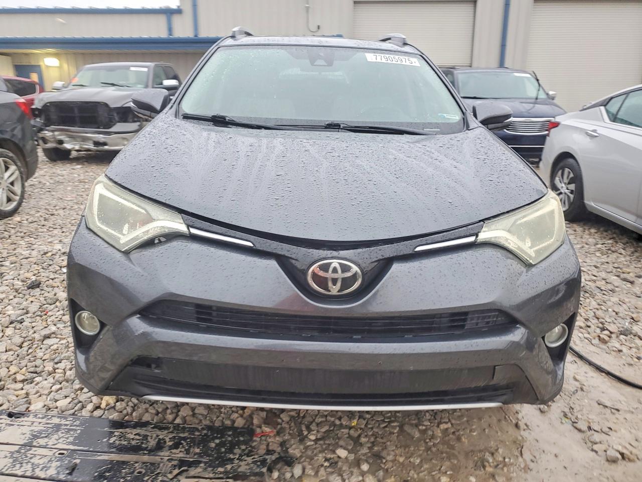 2017 TOYOTA RAV4 XLE photo 5