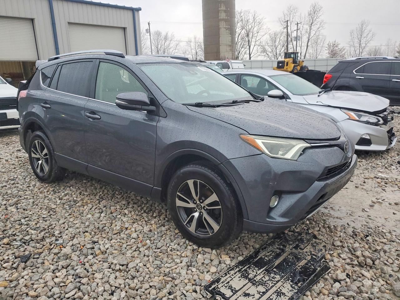 2017 TOYOTA RAV4 XLE photo 4