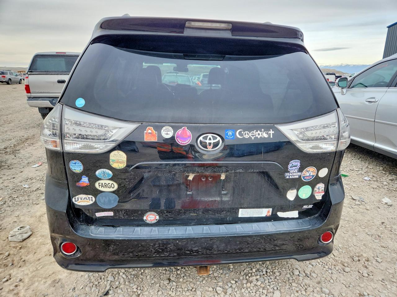 2014 TOYOTA SIENNA SE 8-PASSENGER photo 11