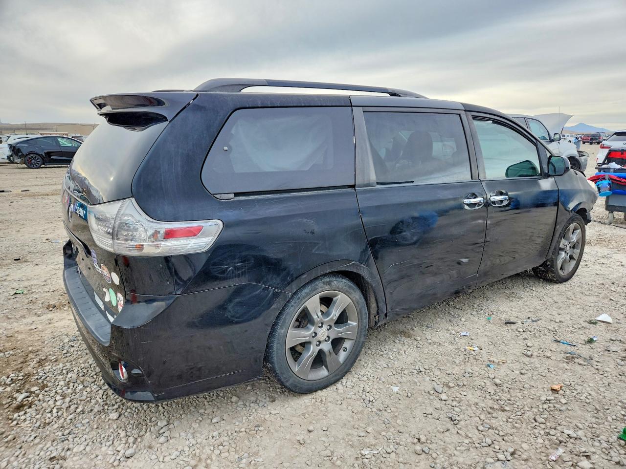 2014 TOYOTA SIENNA SE 8-PASSENGER photo 5