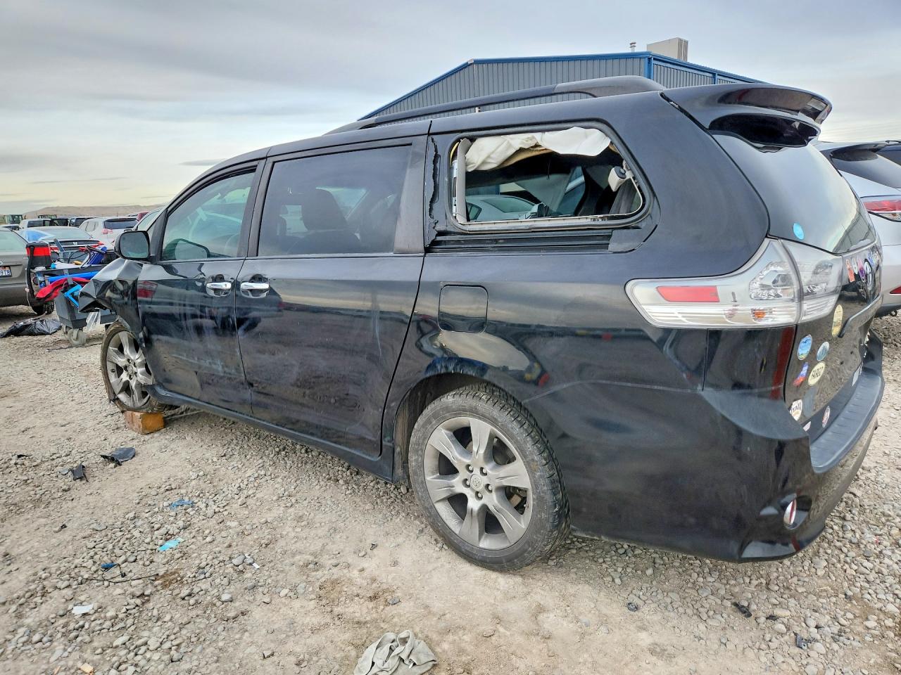 2014 TOYOTA SIENNA SE 8-PASSENGER photo 3