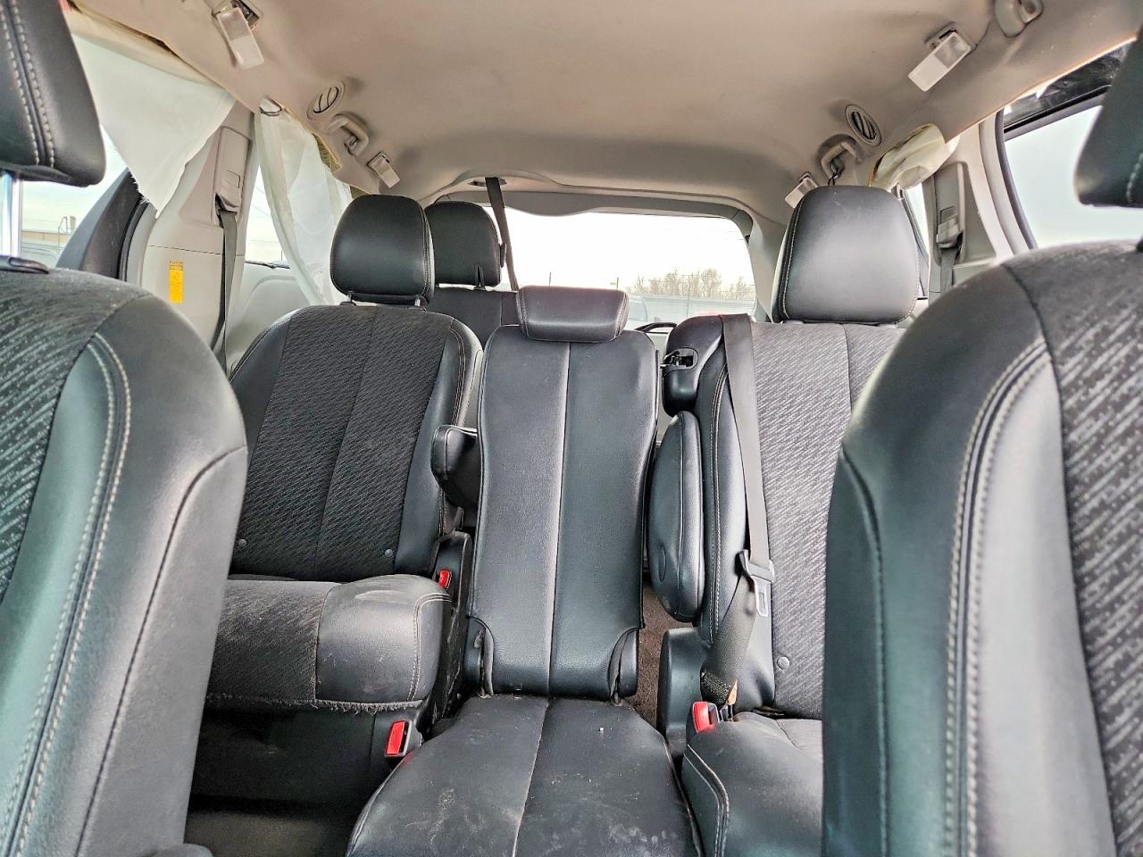 2014 TOYOTA SIENNA SE 8-PASSENGER photo 19