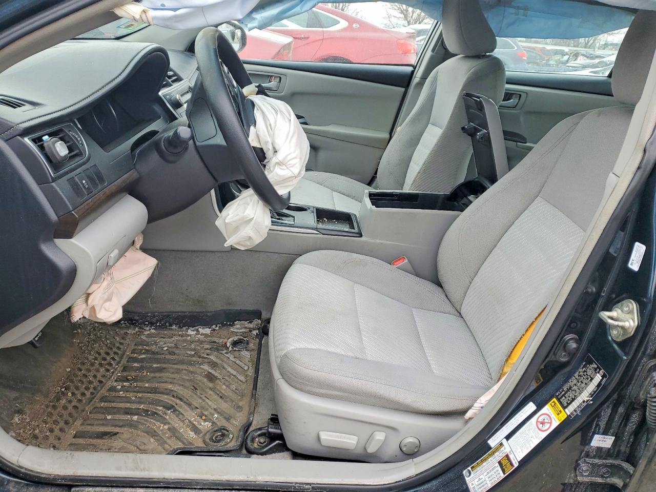 2016 TOYOTA CAMRY LE photo 13