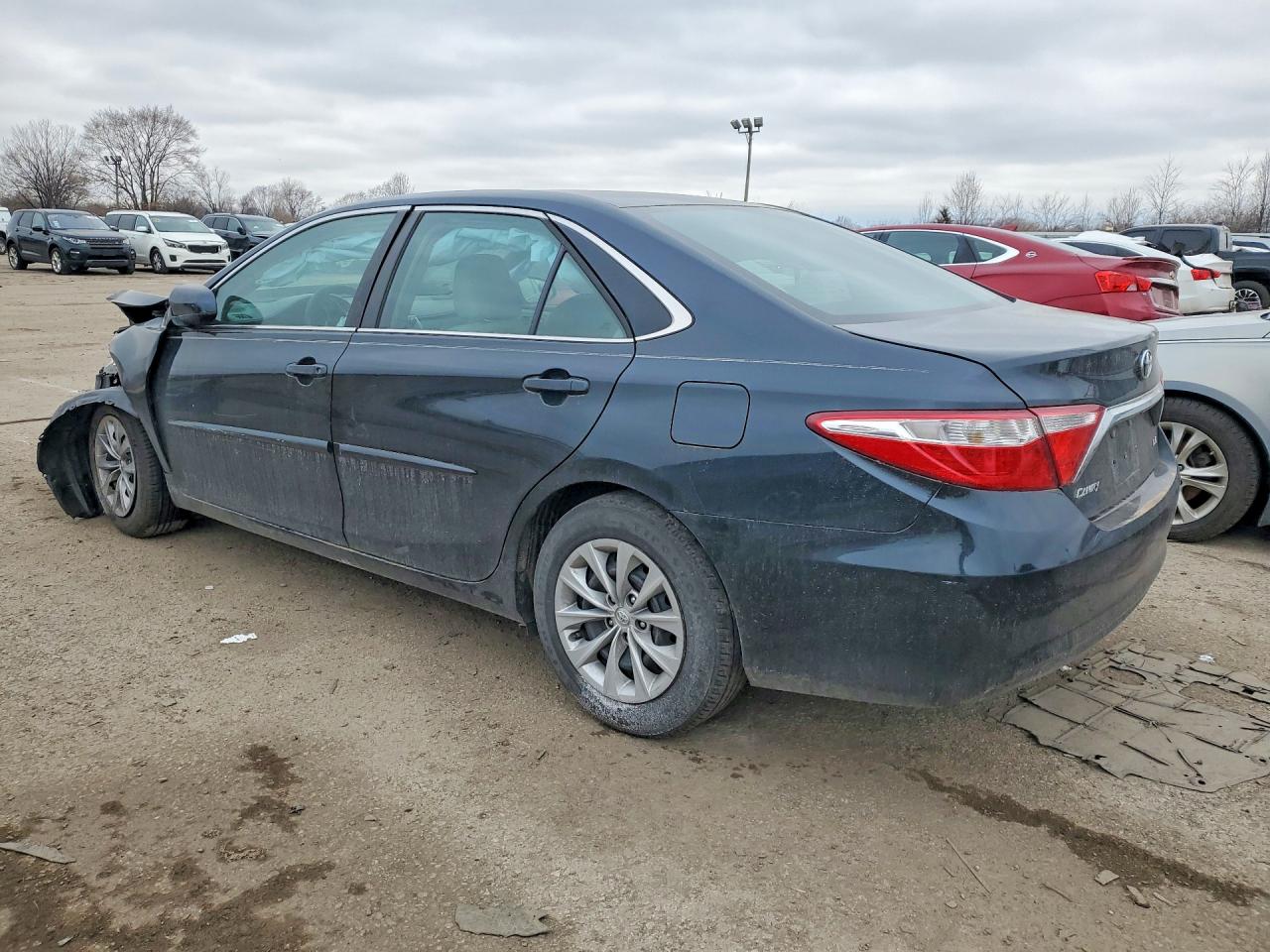 2016 TOYOTA CAMRY LE photo 3