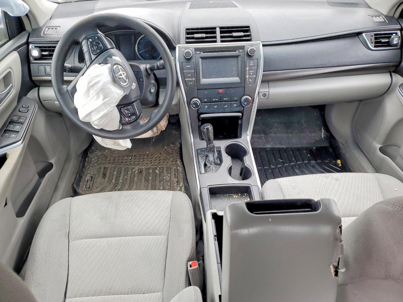 2016 TOYOTA CAMRY LE photo 15