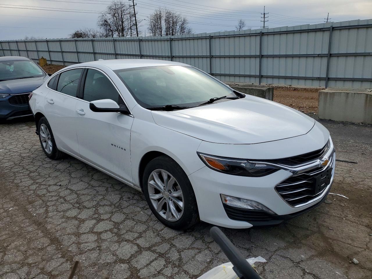 2020 CHEVROLET MALIBU LT photo 4