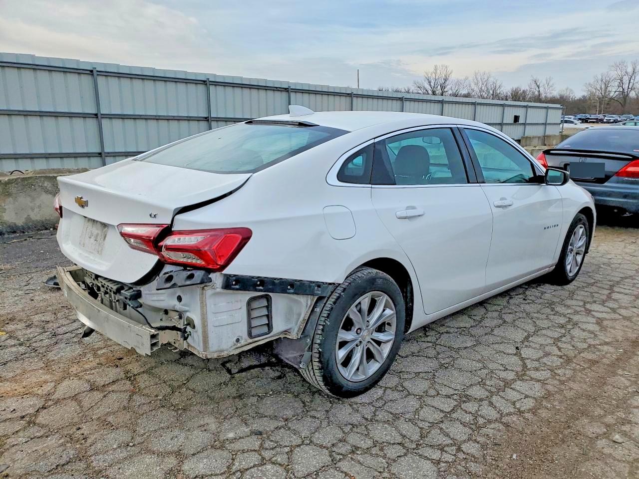 2020 CHEVROLET MALIBU LT photo 3