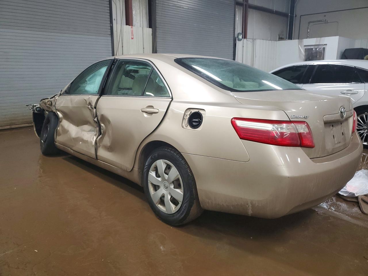 2009 TOYOTA CAMRY LE photo 2