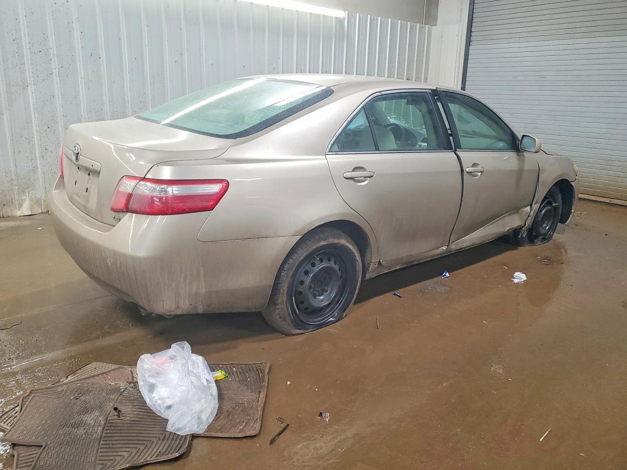2009 TOYOTA CAMRY LE photo 3