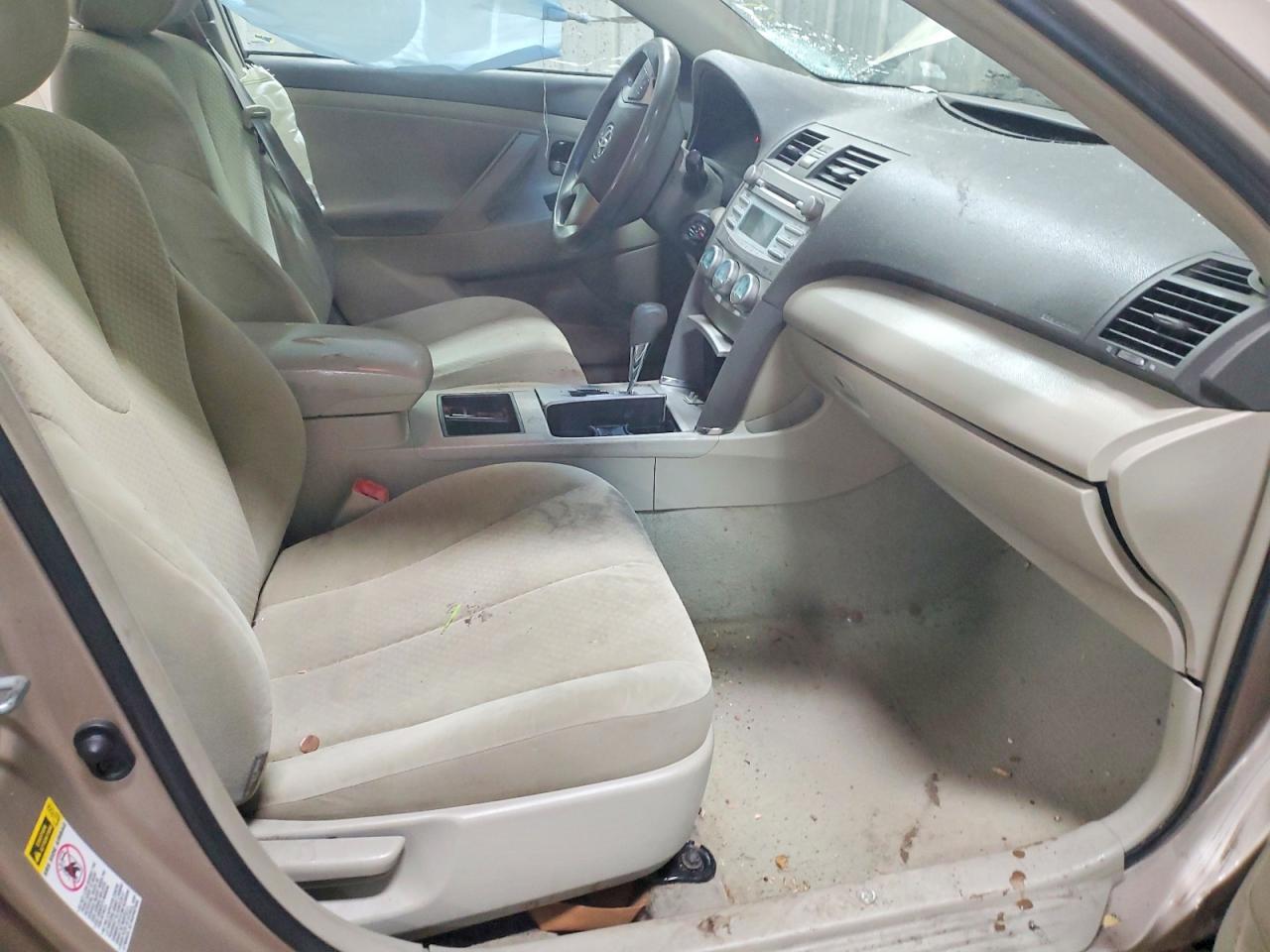 2009 TOYOTA CAMRY LE photo 7