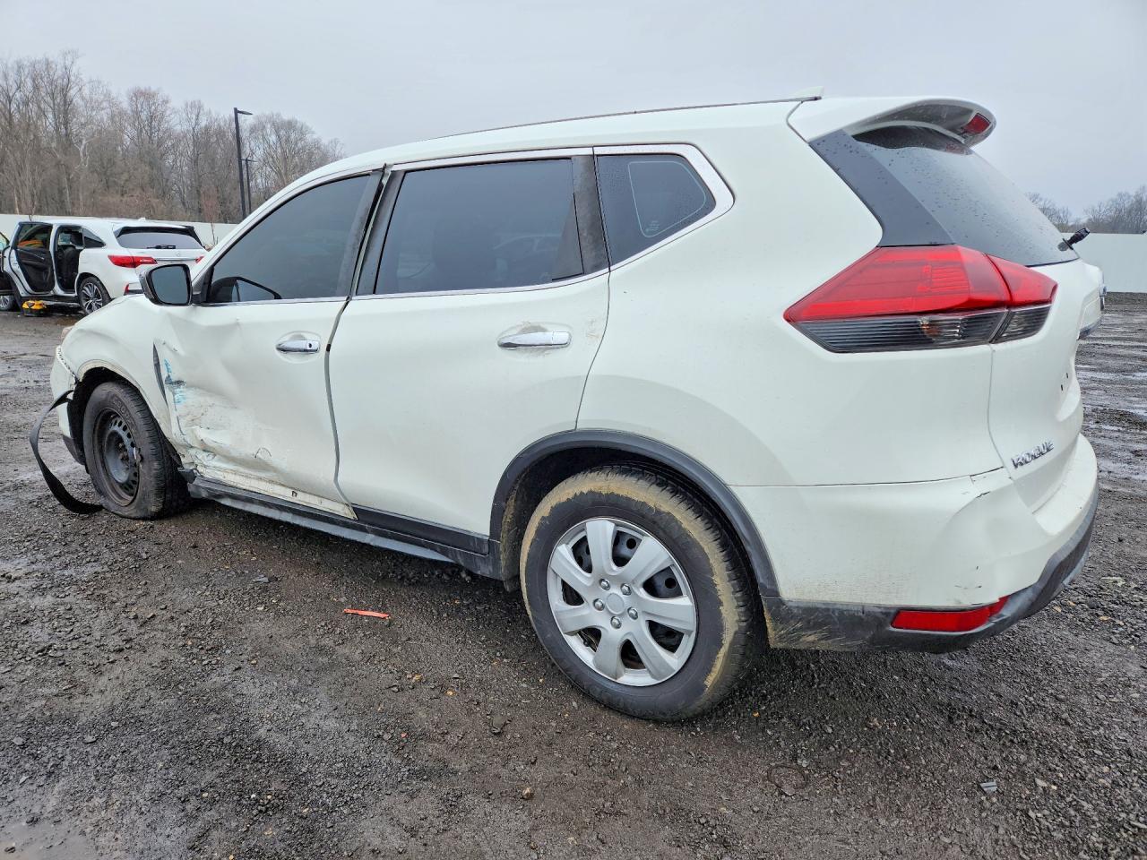 2018 NISSAN ROGUE S photo 2