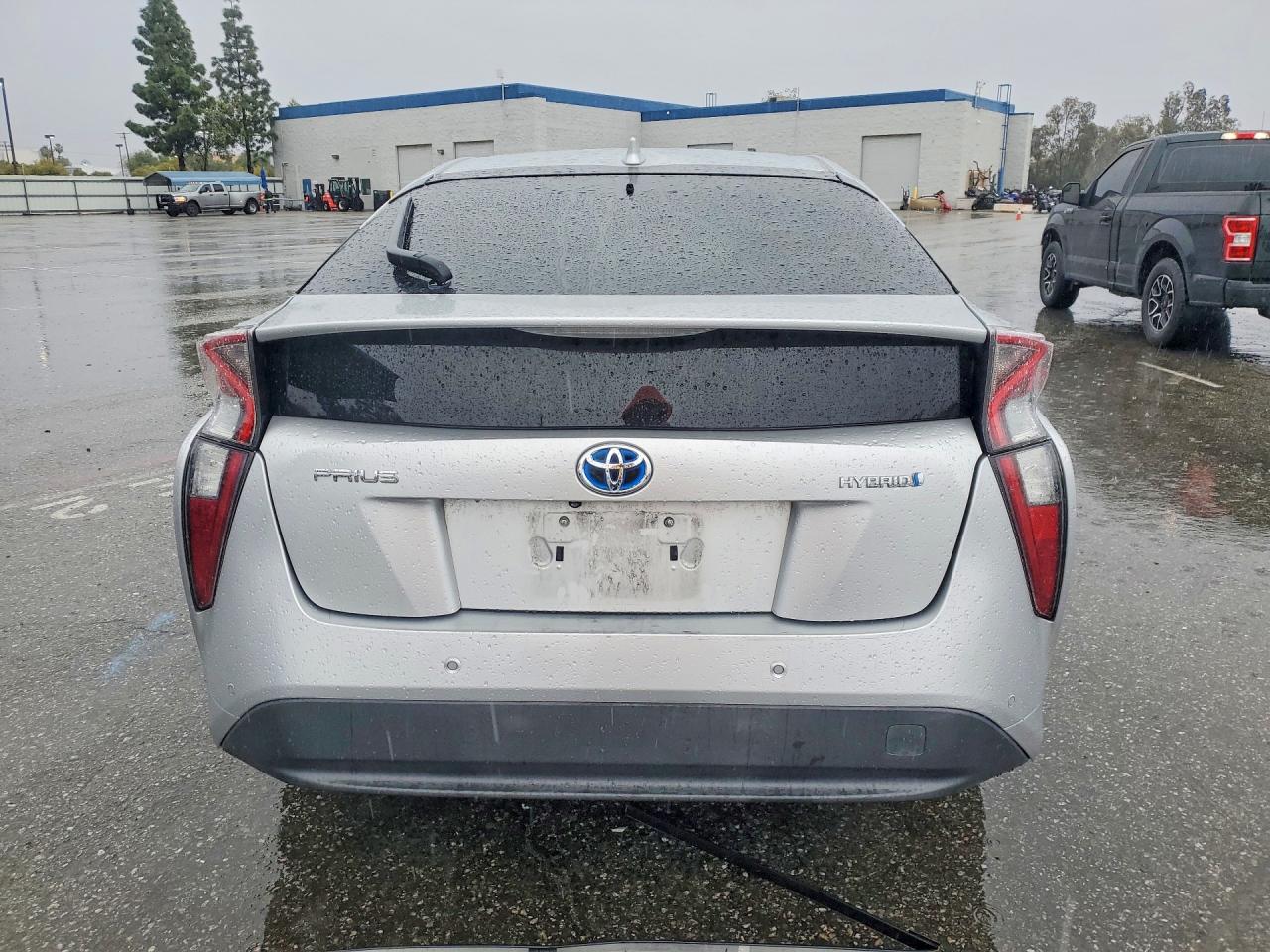 2018 TOYOTA PRIUS TWO photo 11