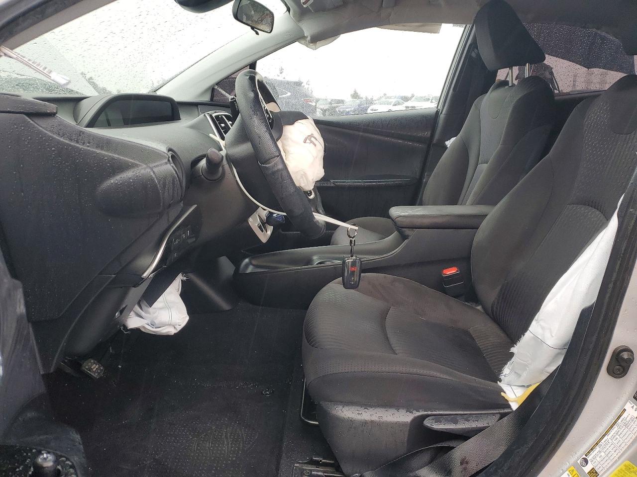 2018 TOYOTA PRIUS TWO photo 13