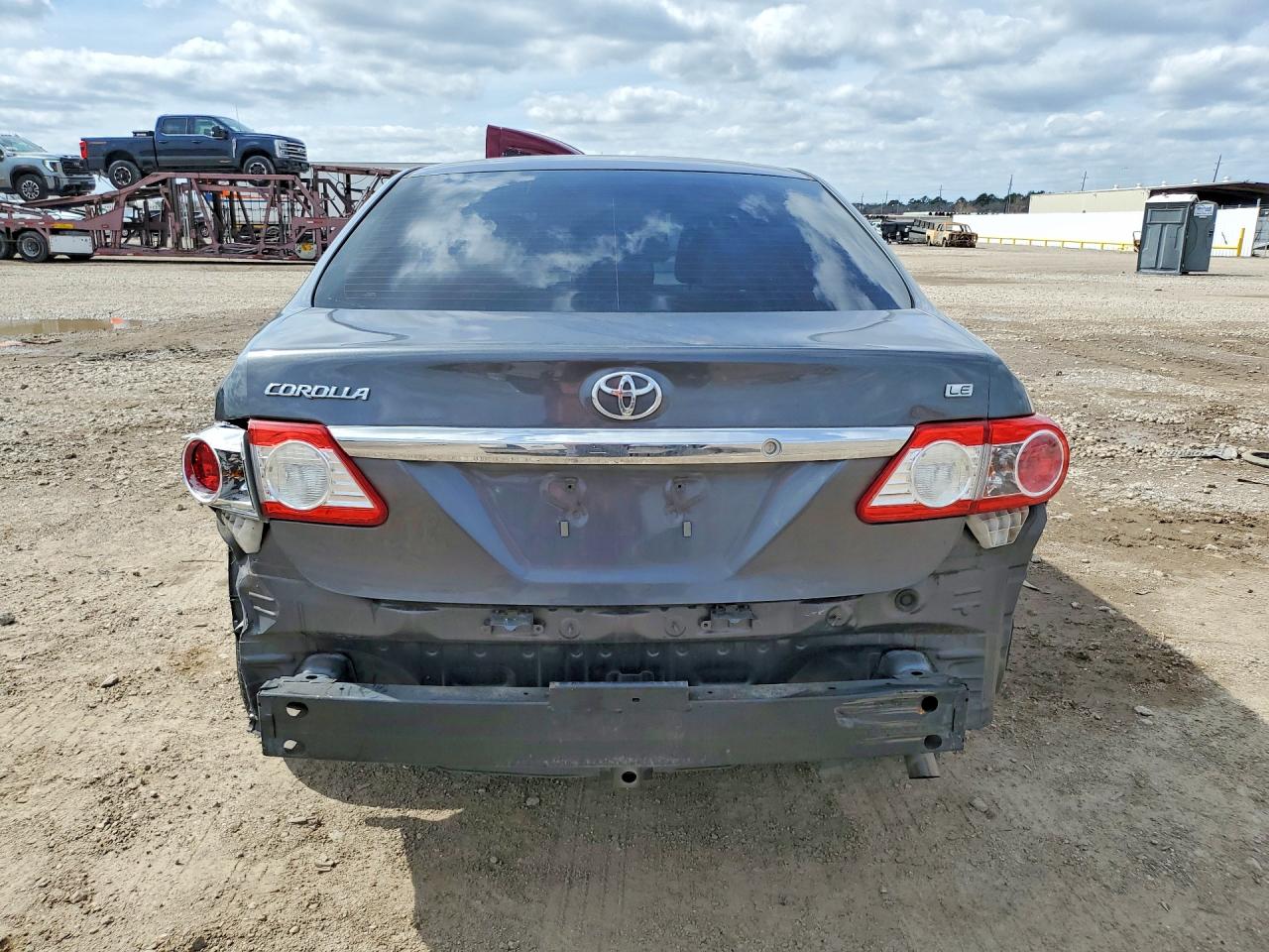 2013 TOYOTA COROLLA LE photo 16