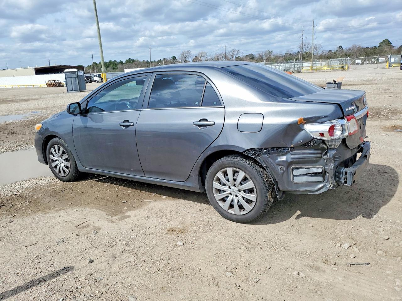 2013 TOYOTA COROLLA LE photo 4