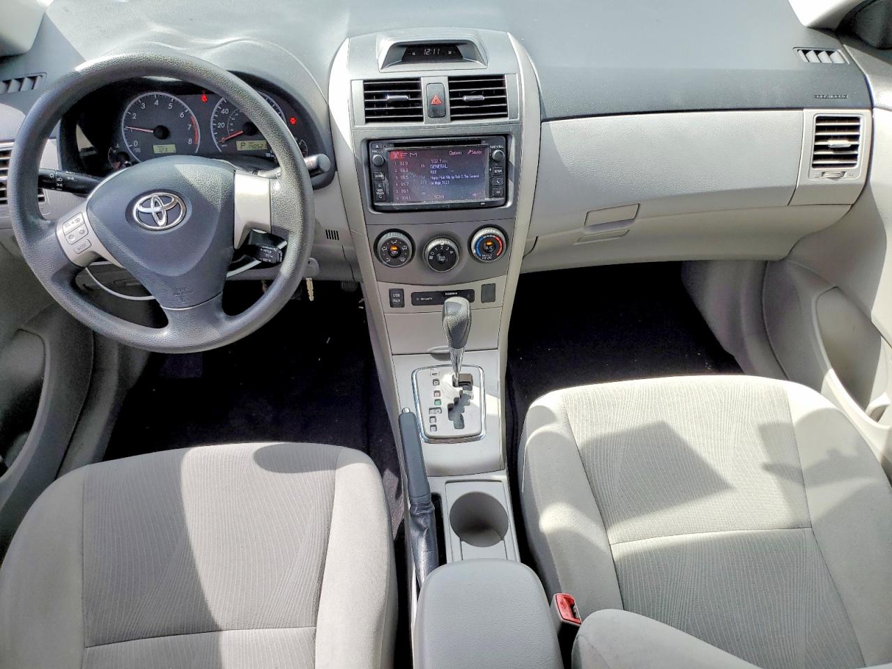 2013 TOYOTA COROLLA LE photo 22