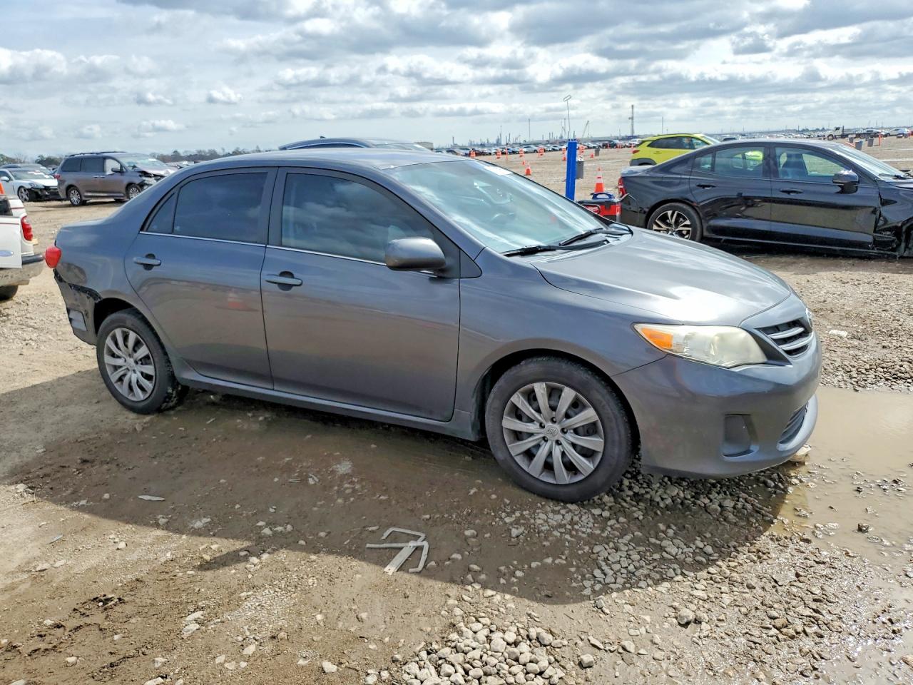 2013 TOYOTA COROLLA LE photo 10