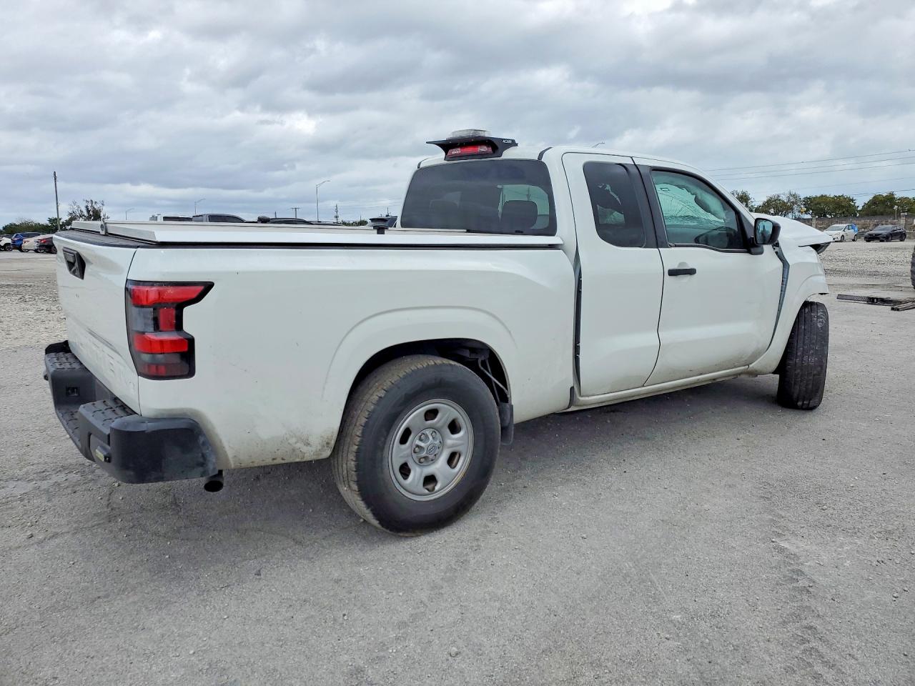2024 NISSAN FRONTIER S photo 3