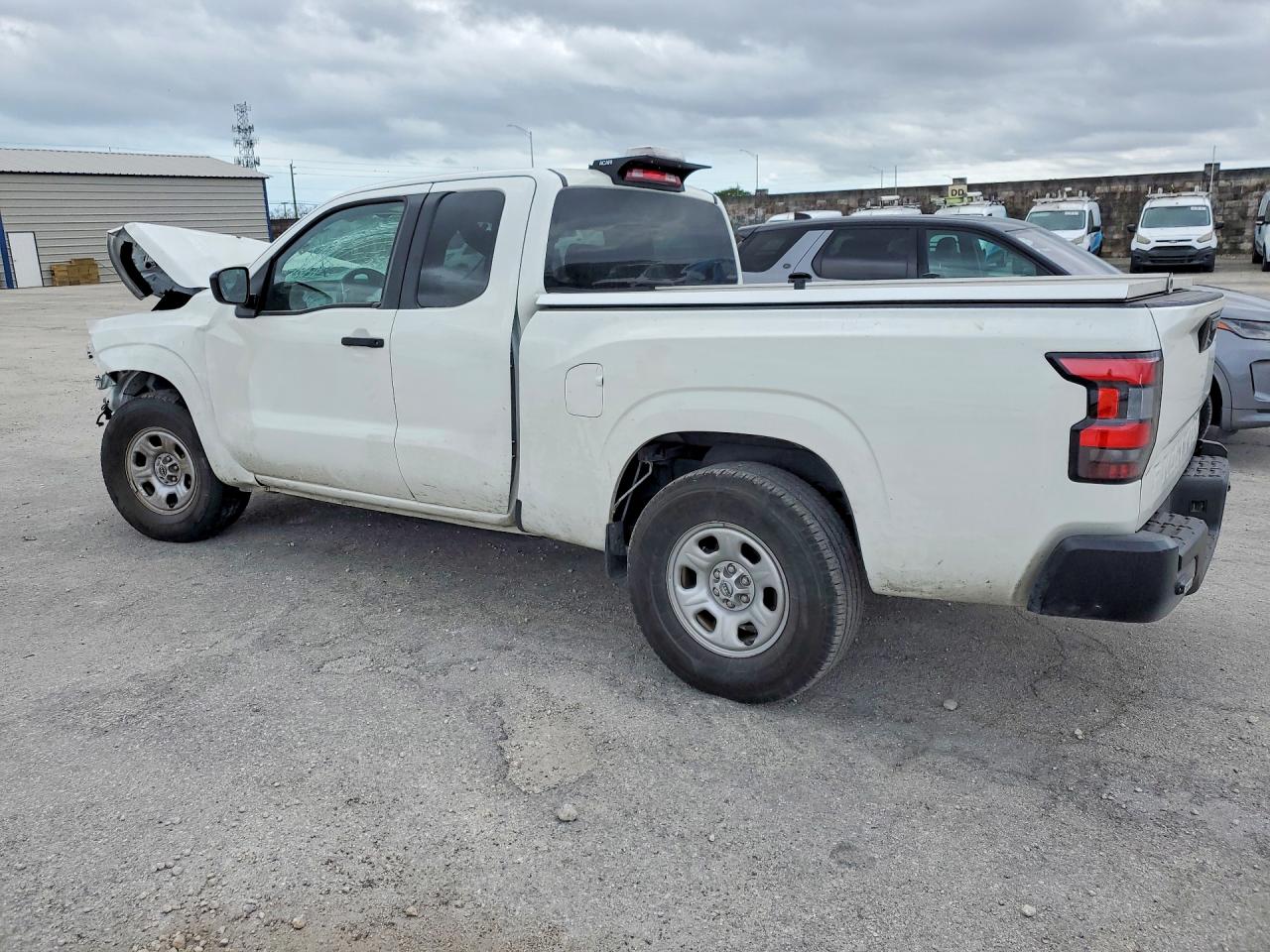 2024 NISSAN FRONTIER S photo 2