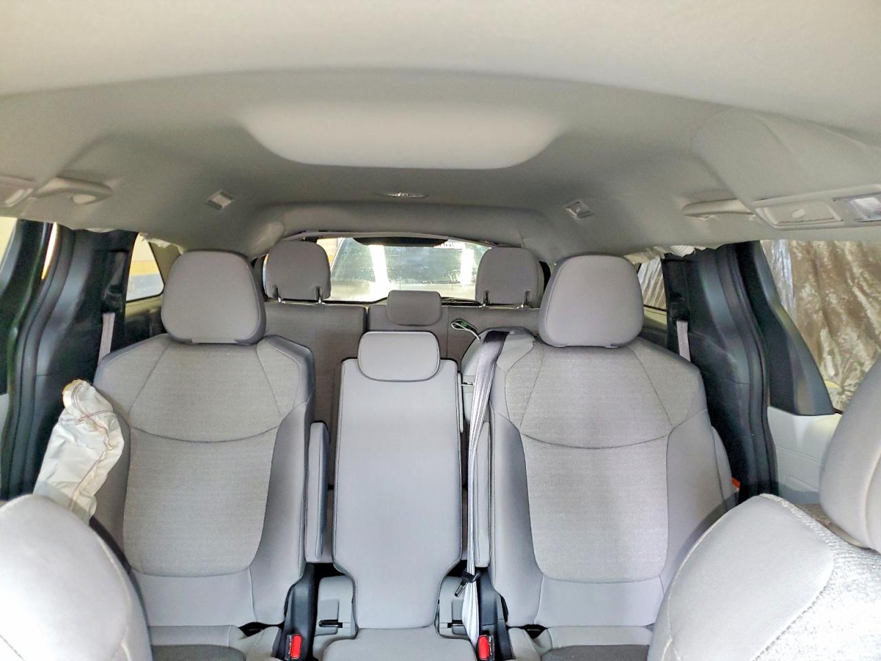 2025 TOYOTA SIENNA LE 8-PASSENGER photo 28