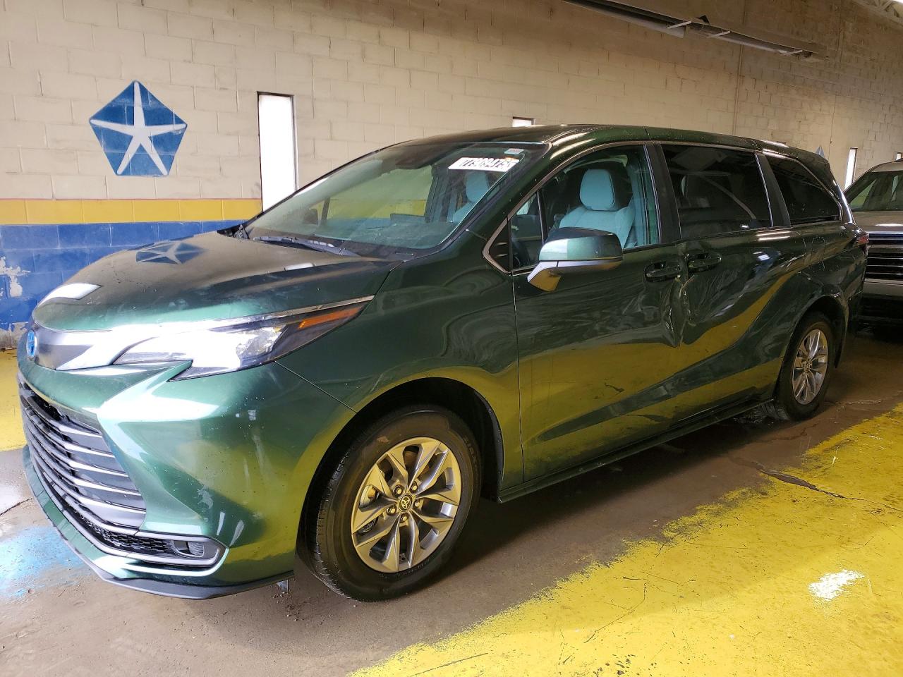 2025 TOYOTA SIENNA