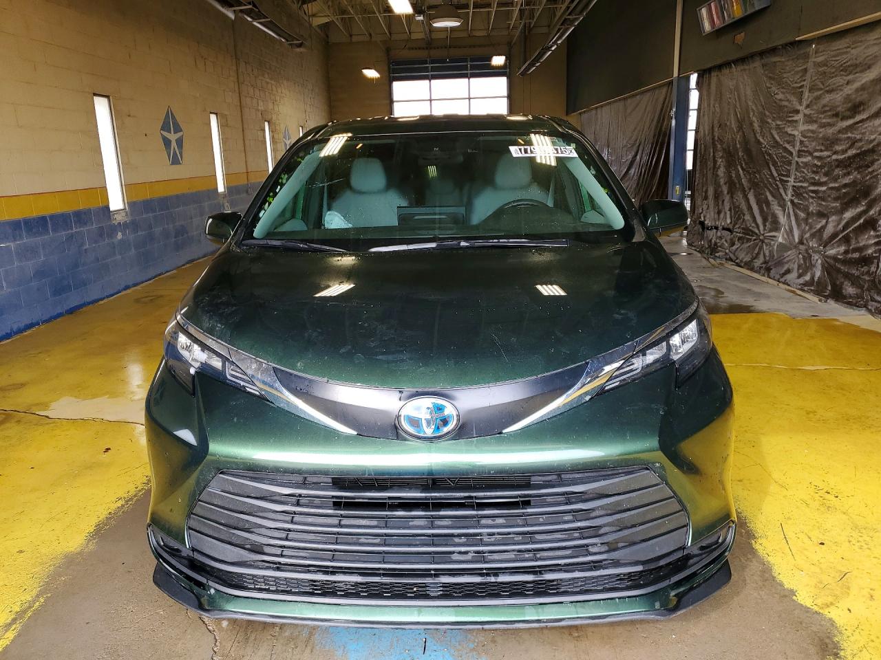 2025 TOYOTA SIENNA LE 8-PASSENGER photo 13