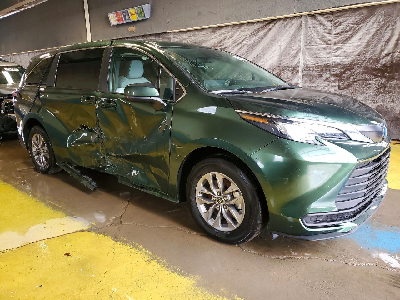 2025 TOYOTA SIENNA LE 8-PASSENGER photo 10