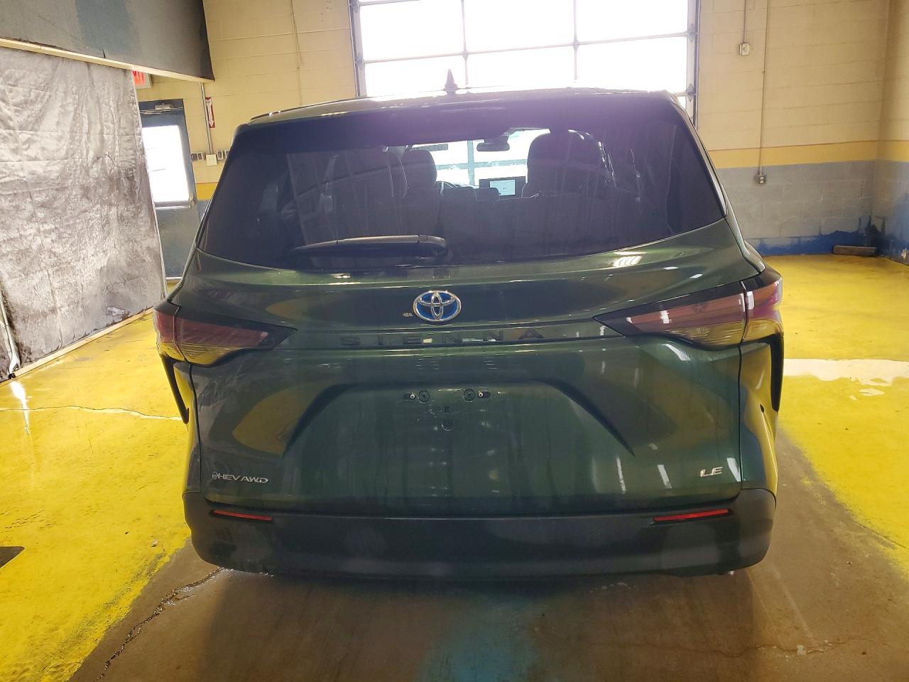 2025 TOYOTA SIENNA LE 8-PASSENGER photo 16