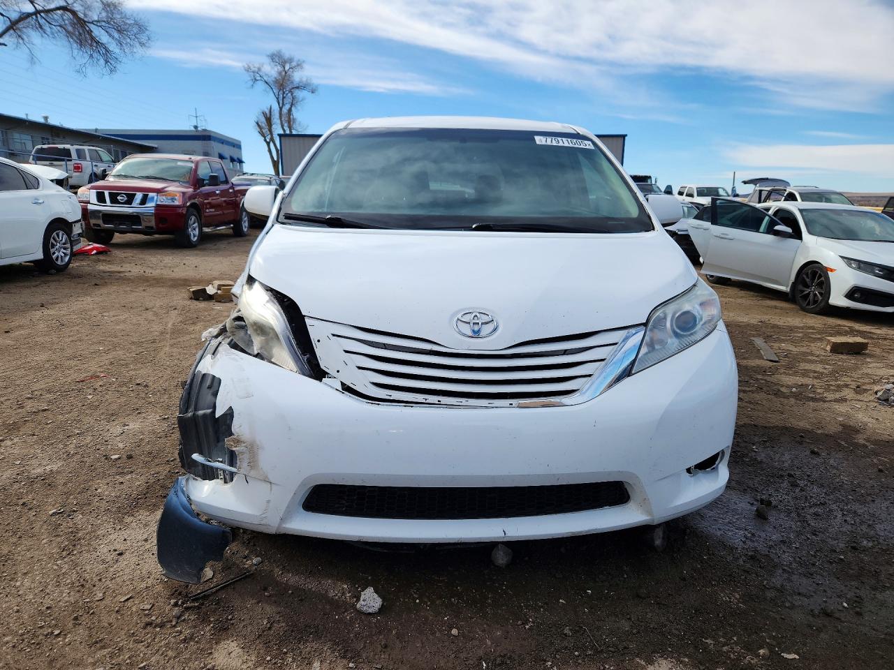 2015 TOYOTA SIENNA LE 8-PASSENGER photo 13