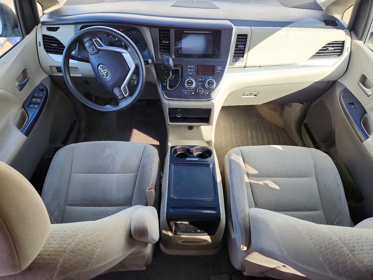 2015 TOYOTA SIENNA LE 8-PASSENGER photo 22